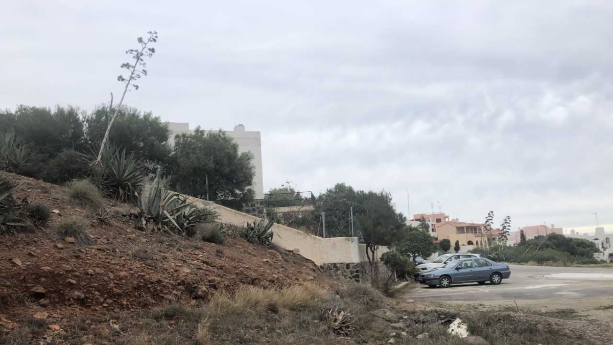 Zona en la que se instalará el kiosco de bebidas y helados, junto a esta casa.