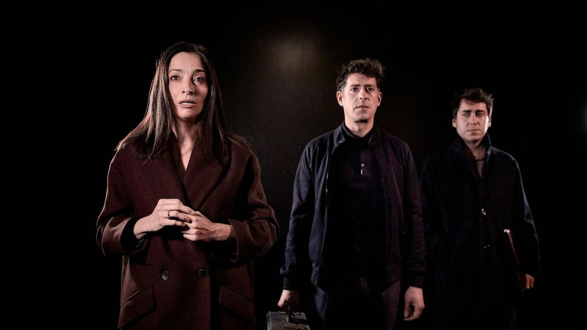 Zaira Montes junto a parte del elenco de la obra.