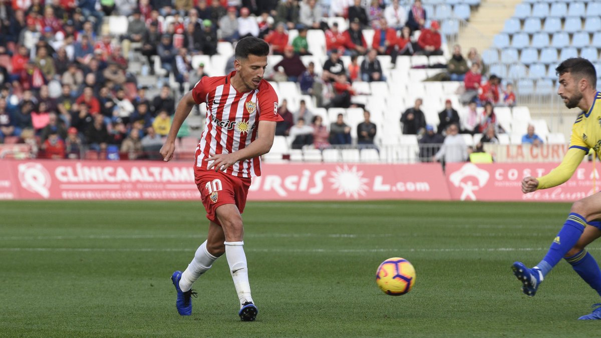Juan Carlos en su última actuación con el Almería frente al Cádiz.