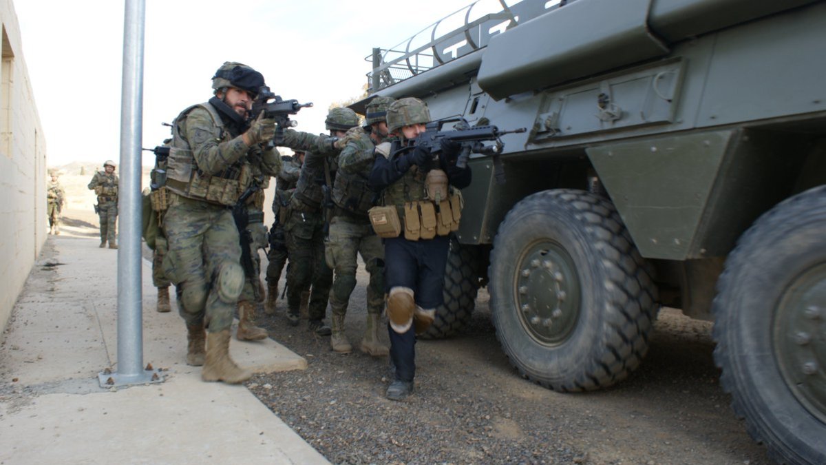 Legionarios, guardias civiles y policías en Viator