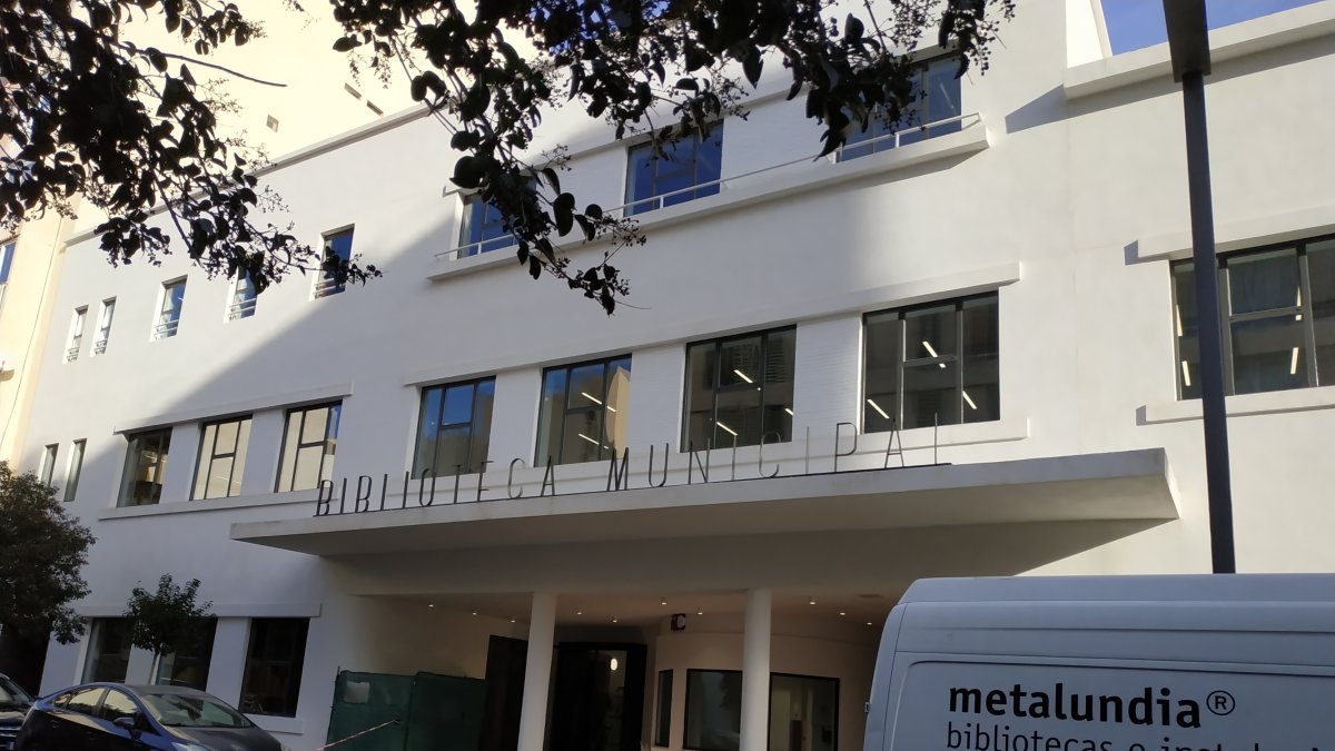 Fachada de la nueva Biblioteca \'José María Artero\'