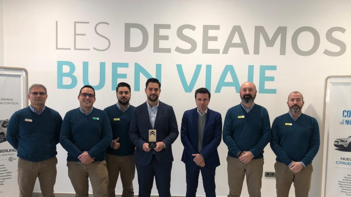 El equipo de Ejido Motor posa con el título .