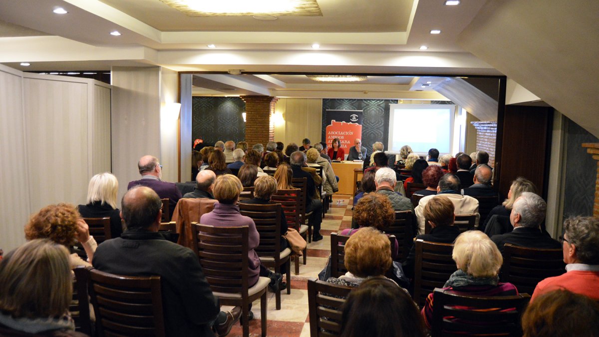 Asamblea general de Amigos de la Alcazaba en el Hotel Nuevo Torreluz.