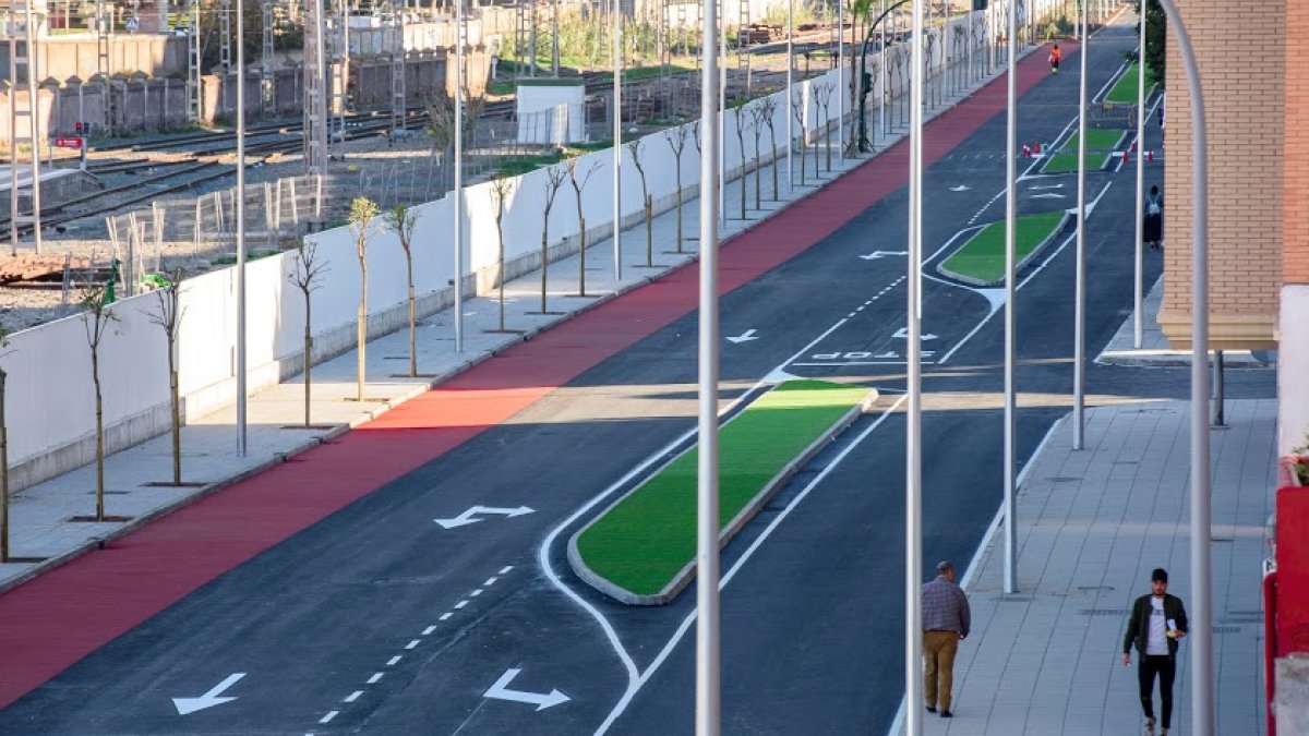 La Carretera de Sierra Alhamilla cuenta desde su transformación con carril bici.