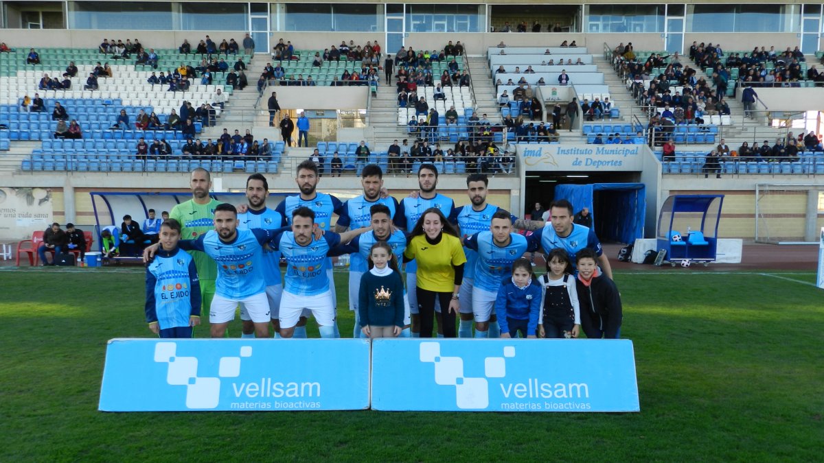 Once inicial de circunstancias presentado por parte de un Club Deportivo El Ejido muy mermado por las bajas tanto por sanción como por lesión.