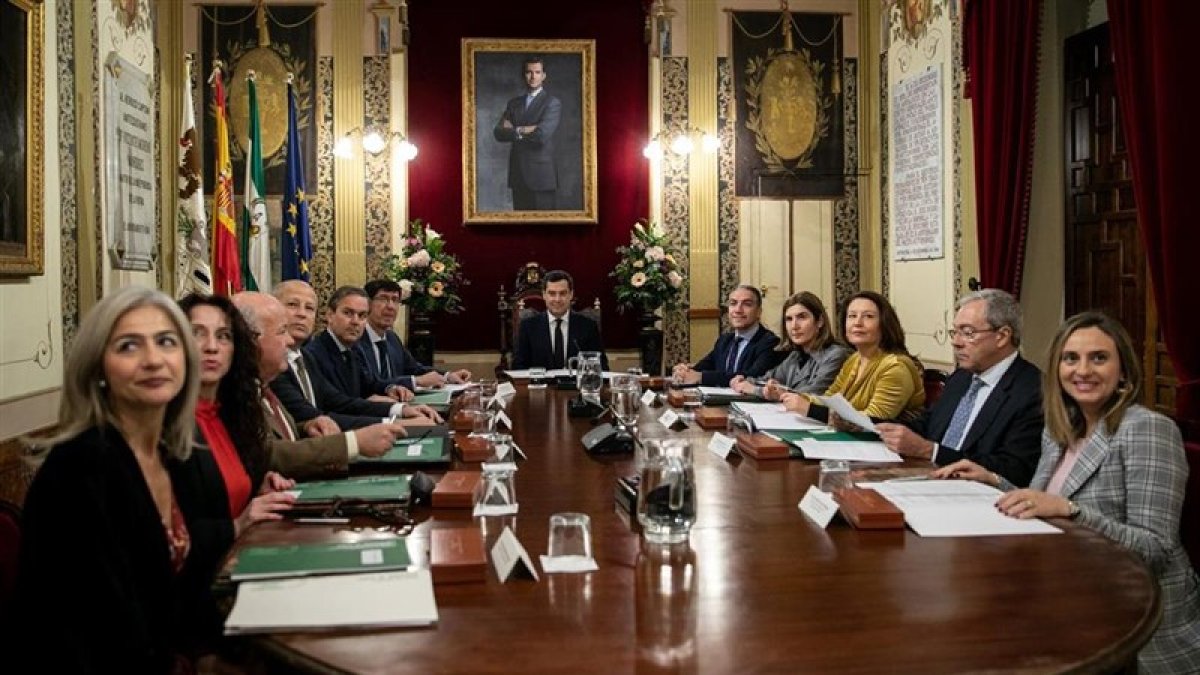Primer Consejo de Gobierno presidido por Juanma Moreno.