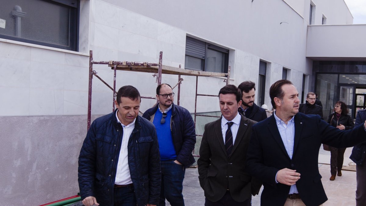 Javier A. García atiende las necesidades de los municipios.