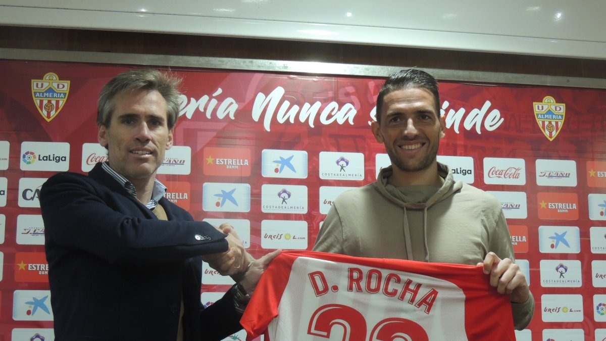 Corona ha presentado a David Rocha.