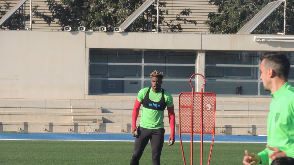 Sekou en el campo Anexo este lunes.