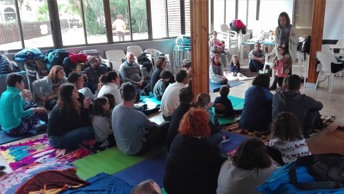 Jornada de meditación en familia durante el fin de semana de convivencia.