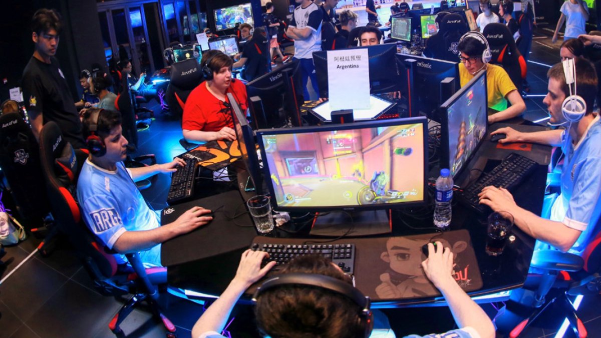 Instalarán más de 100 puestos de juegos para los gamers.