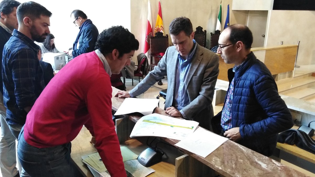 Miguel Ángel Castellón durante la firma del acta