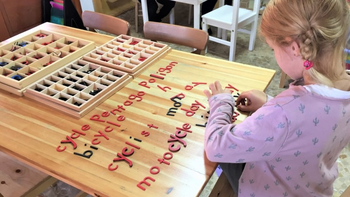 Imparten enseñanza en inglés con el Método Montessori.