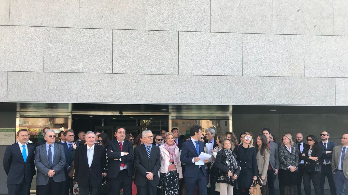 Jueces y fiscales en la Ciudad de la Justicia de Almería