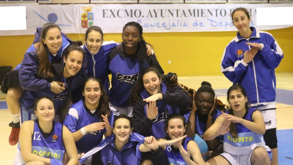 Las jugadoras roqueteras posaron tras la victoria.