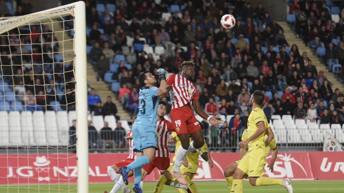 Sekou Gassama se va del Almería al Valencia Mestalla.