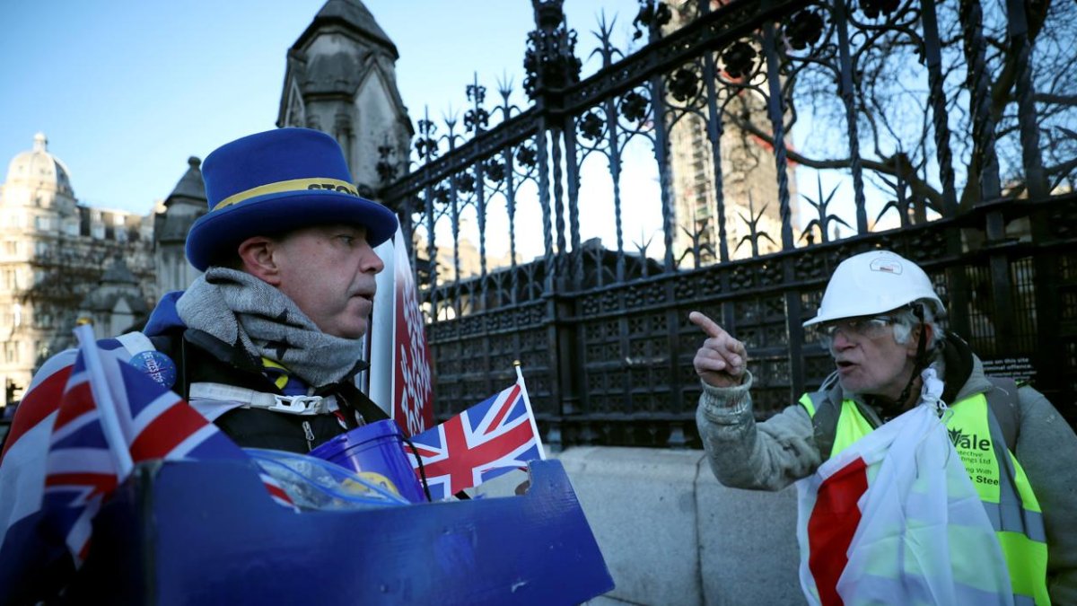Los británicos están cada día más divididos ante la inminente salida de la Unión Europea.