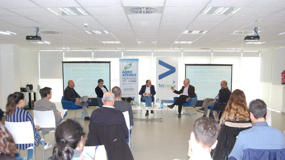 Los asistentes también forman parte del debate a través de sus preguntas.