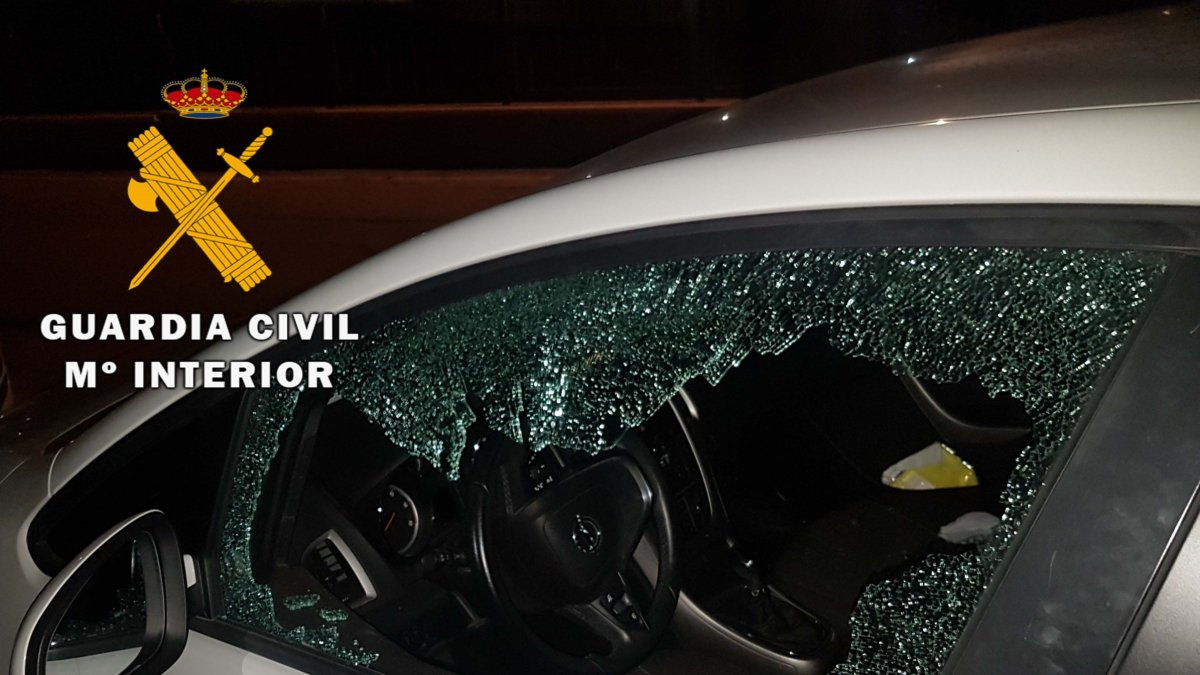 Rotura de uno de los coches donde el detenido actuó.