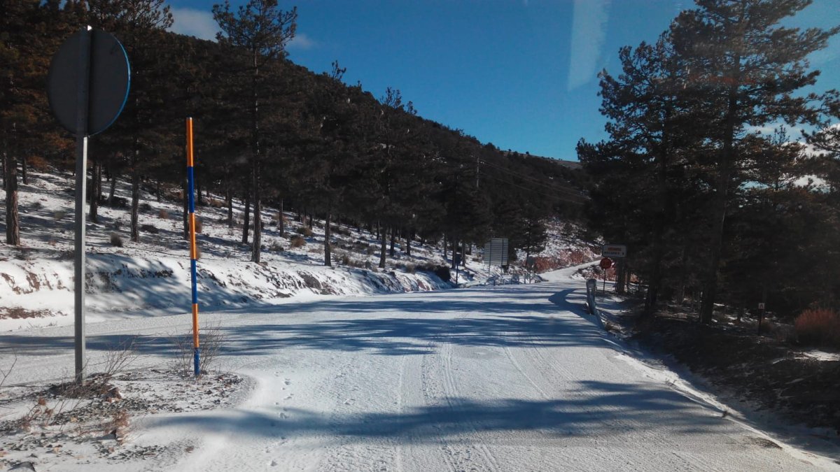 La nieve ha provocado el corte de algunas carreteras.