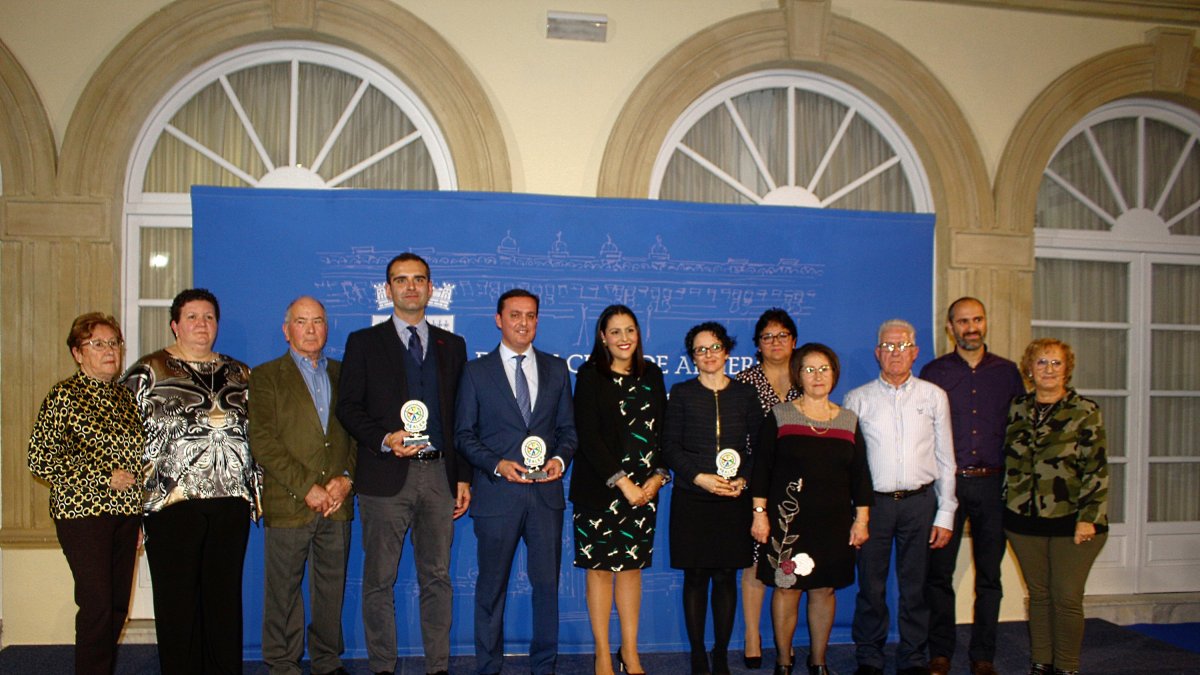 La presidenta de Asaler junto al alcalde, el presidente de la Diputación y la representante de la delegación de Igualdad de la Junta.