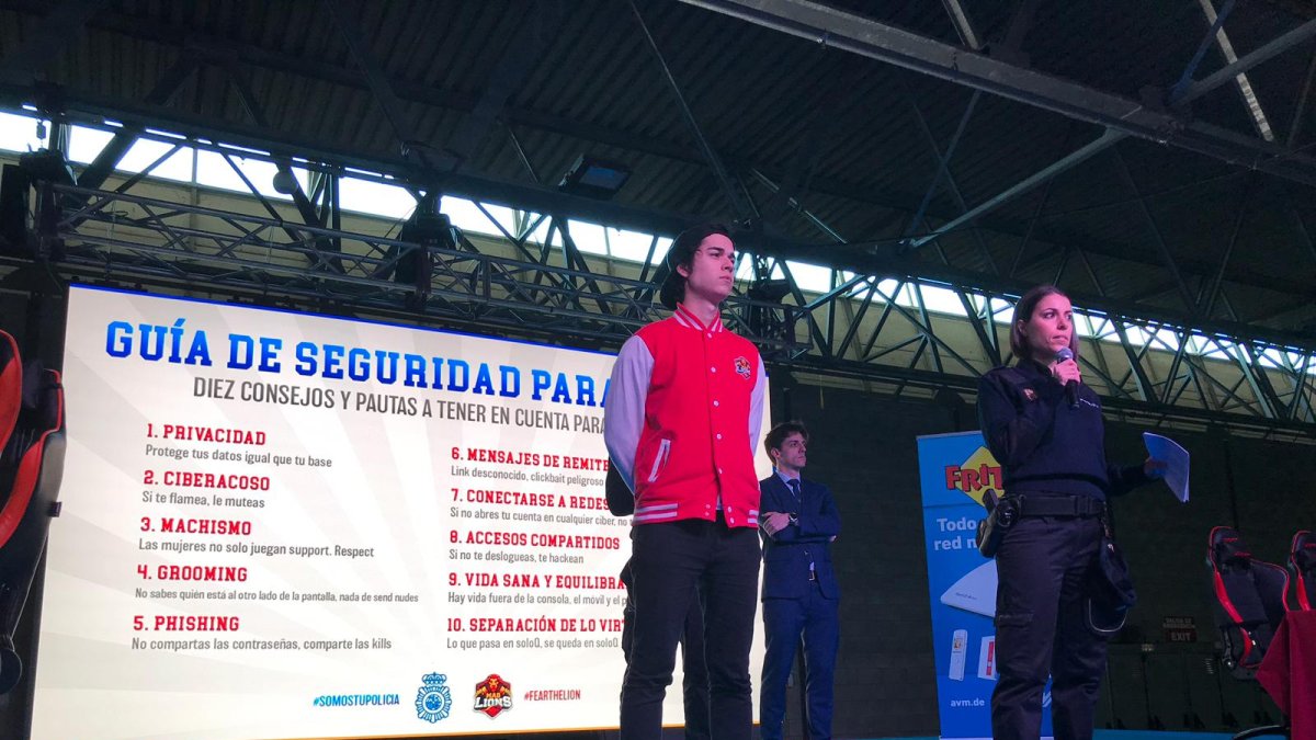 Presentación de la guía de seguridad para gamers por Mad Lions y la Policía Nacional.