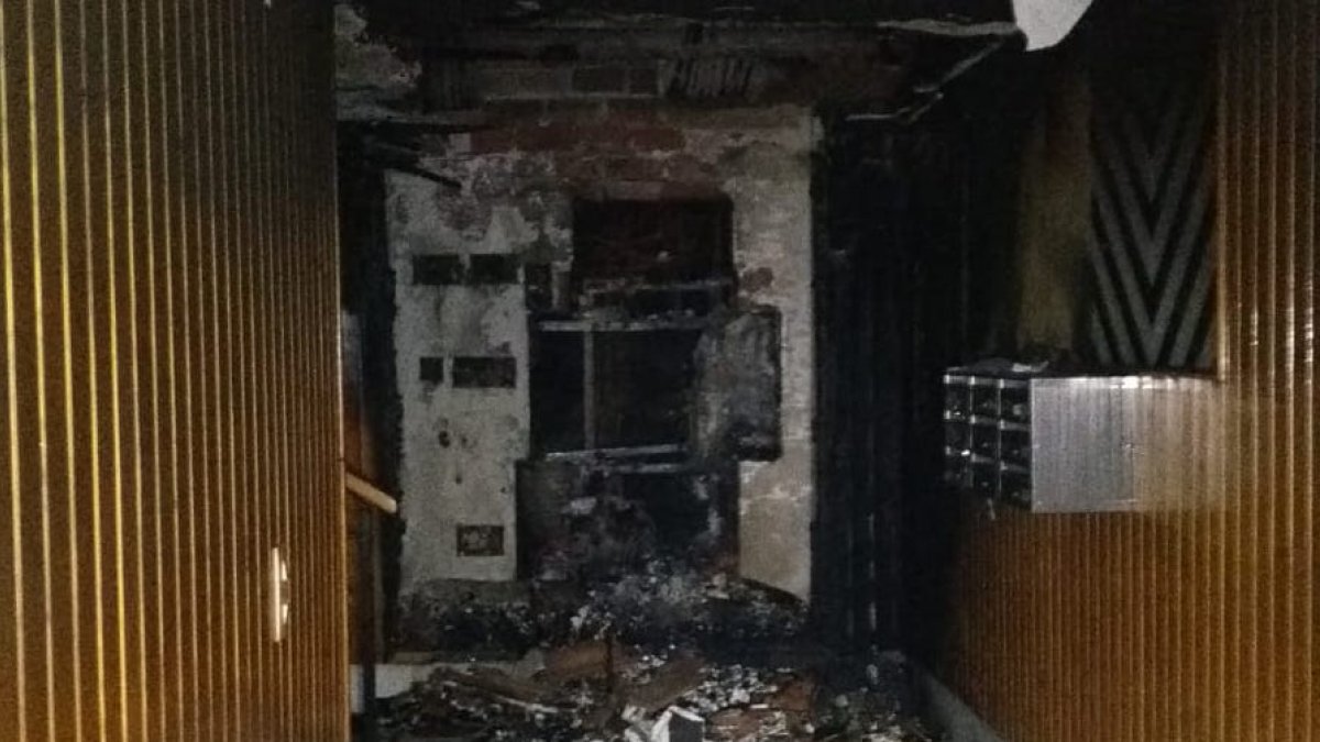 El cuadro de contadores ha quedado totalmente calcinado.