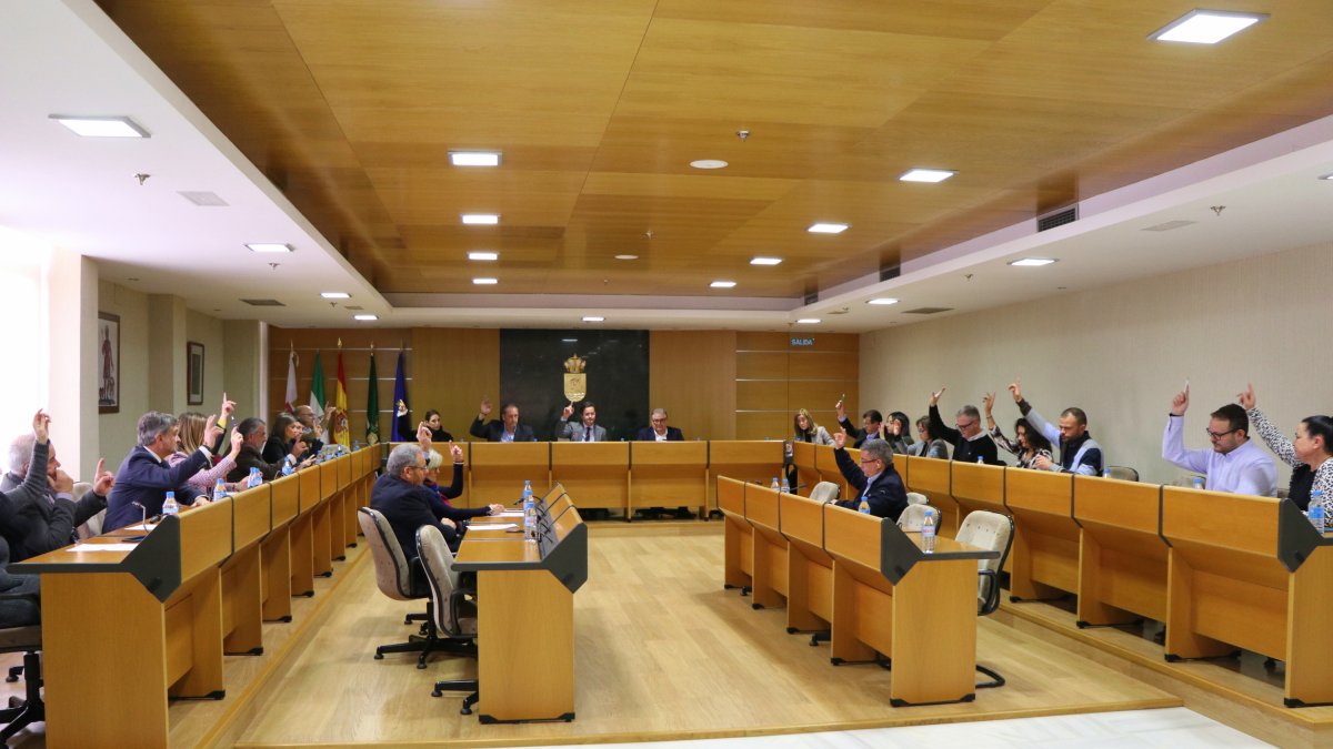 Votación favorable de toda la sesión plenaria en El Ejido.