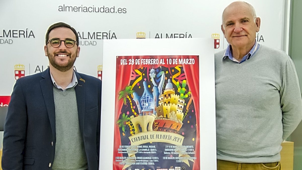 Presentación del Carnaval de Almería 2019, ayer en la Plaza Vieja.
