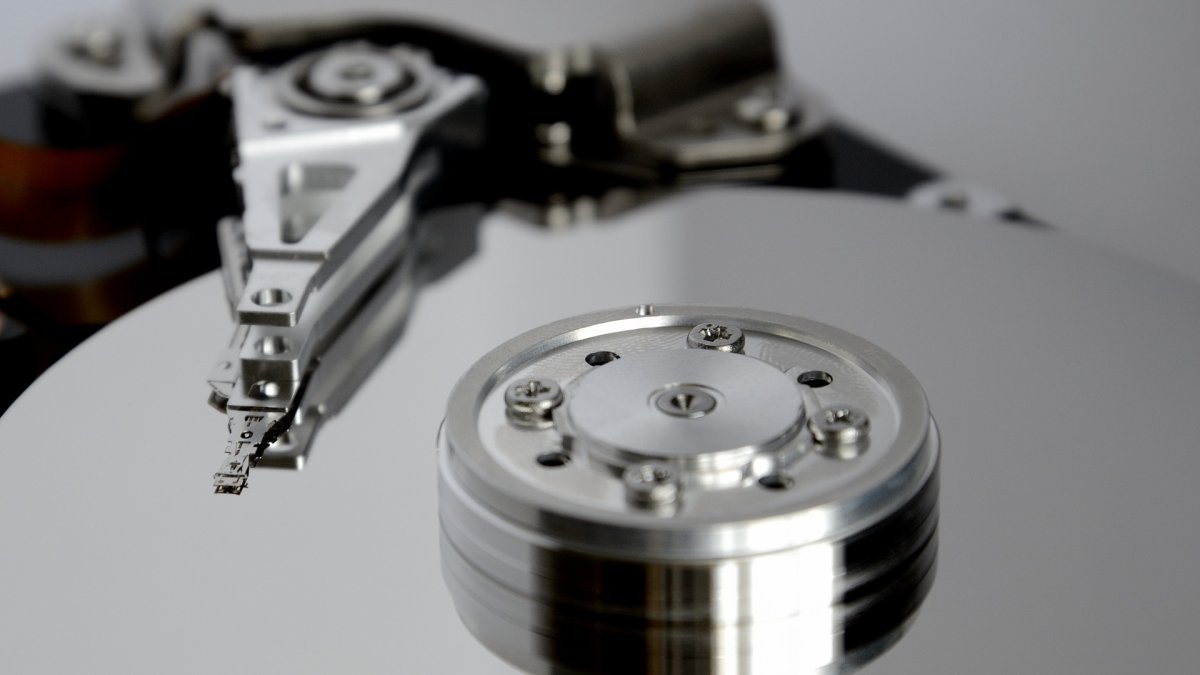 Los archivos se encontraron en el disco duro del ordenador del difunto.