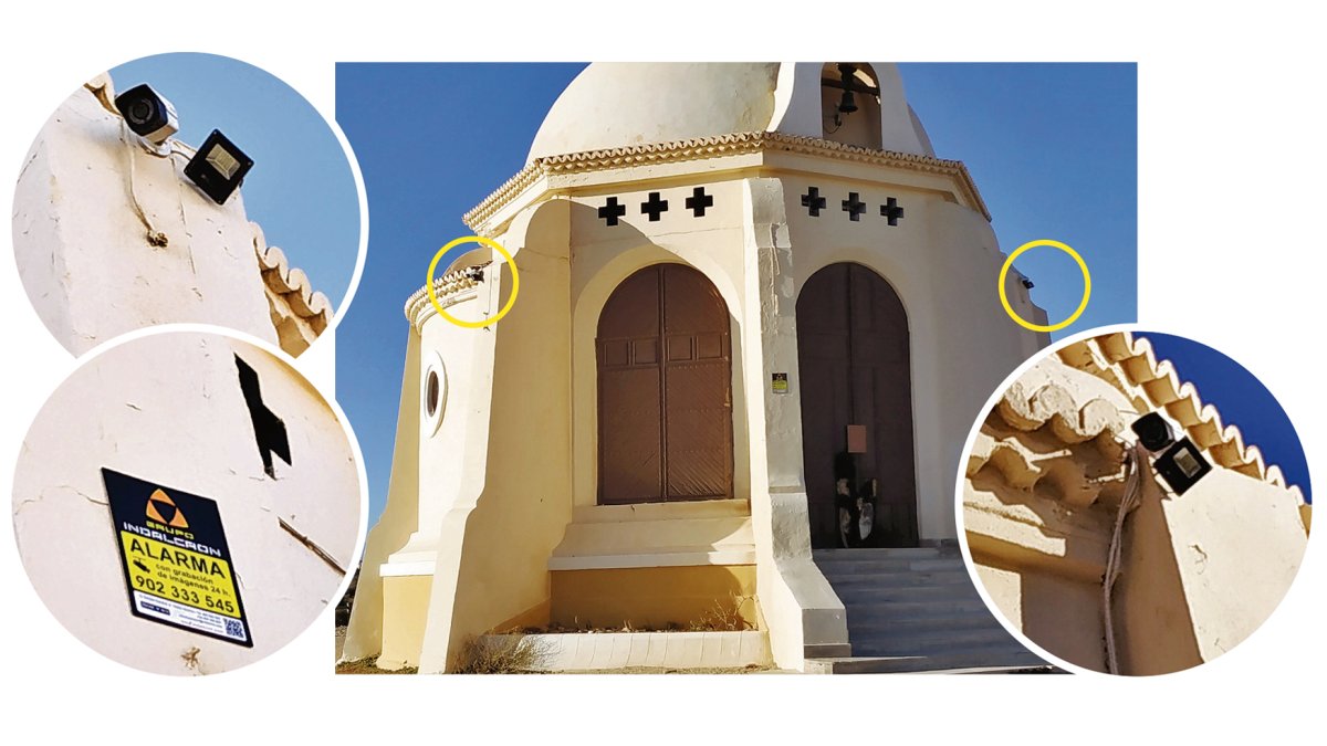 Cámaras instaladas en la ermita de Torregarcía.