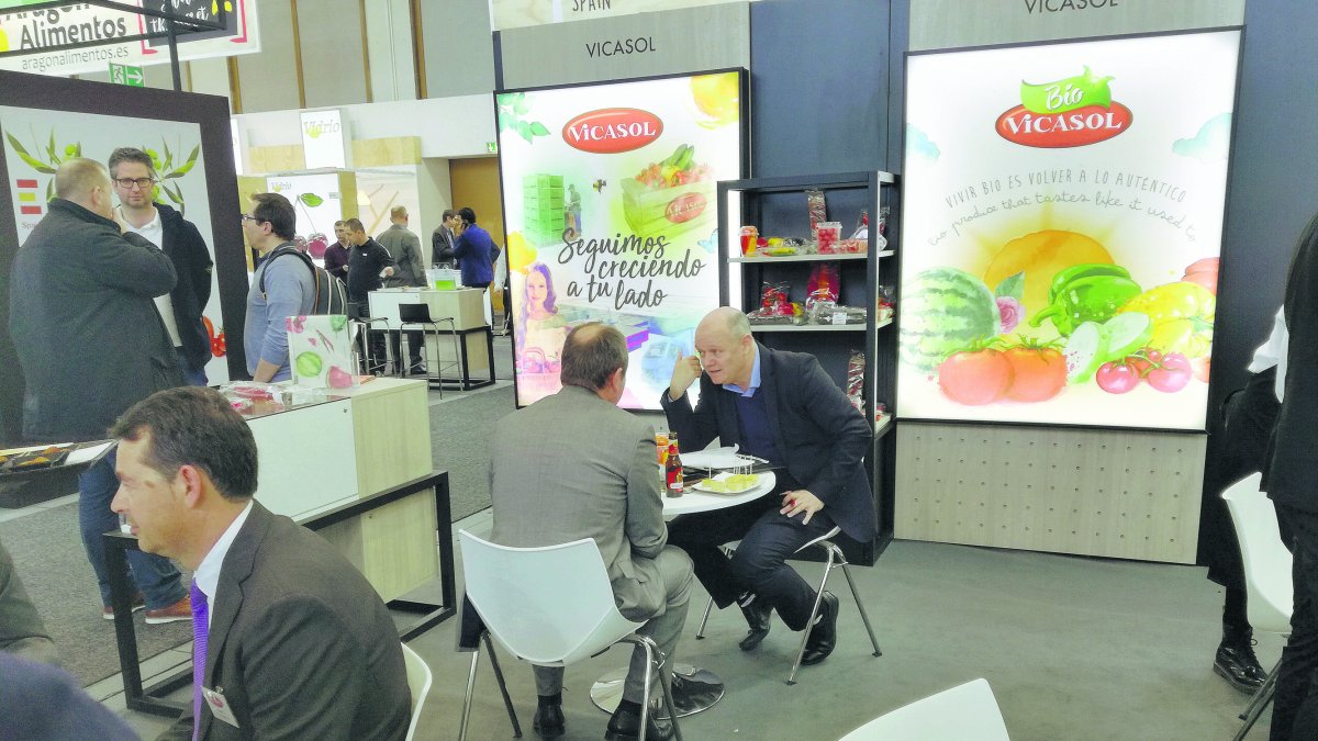 El stand de Vicasol en esta edición de Fruit Logistica es espacio de encuentro entre el equipo comercial de la cooperativa y sus clientes.