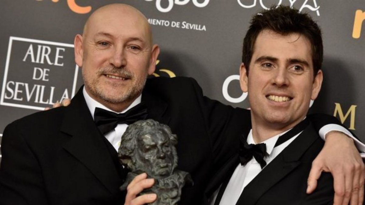 José Herrera, a la derecha, con el Goya logrado recientemente.