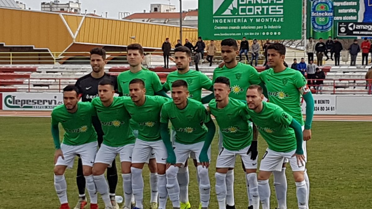 El once del filial del Almería en Don Benito.