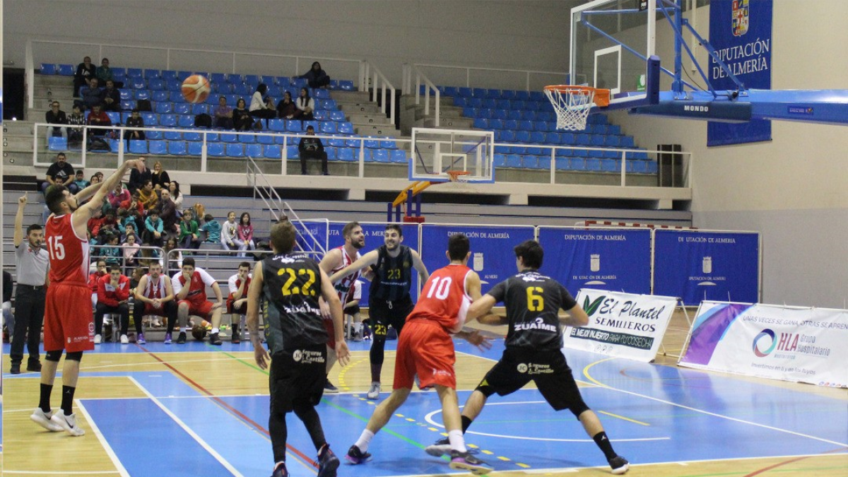 Los almerienses se desataron en la recta final.