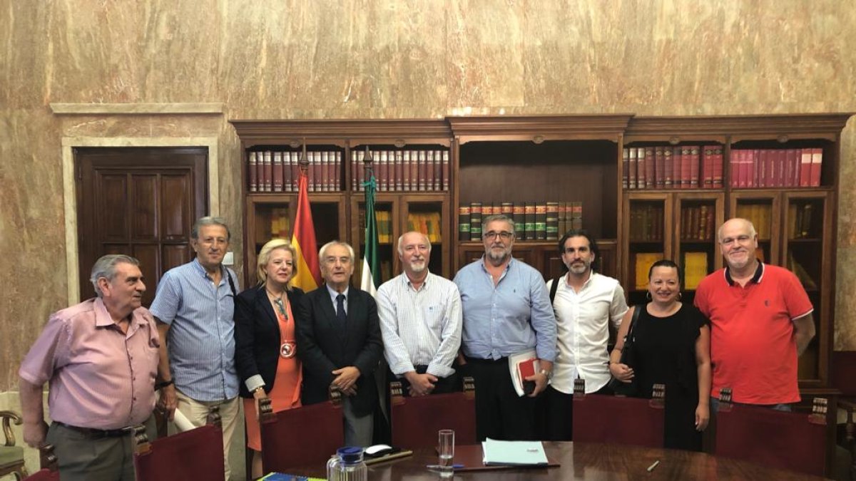 Reunión entre la Mesa del Ferrocarril y el subdelegado del Gobierno.