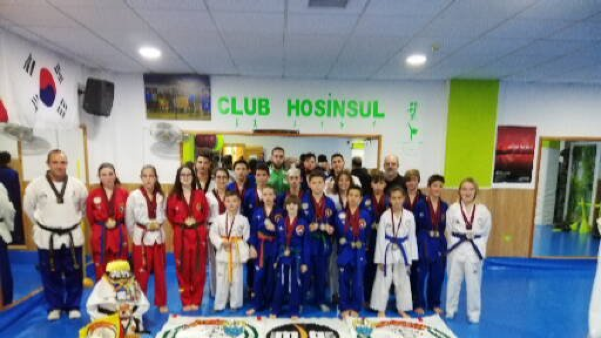 El club roquetero se hizo la foto de familia.