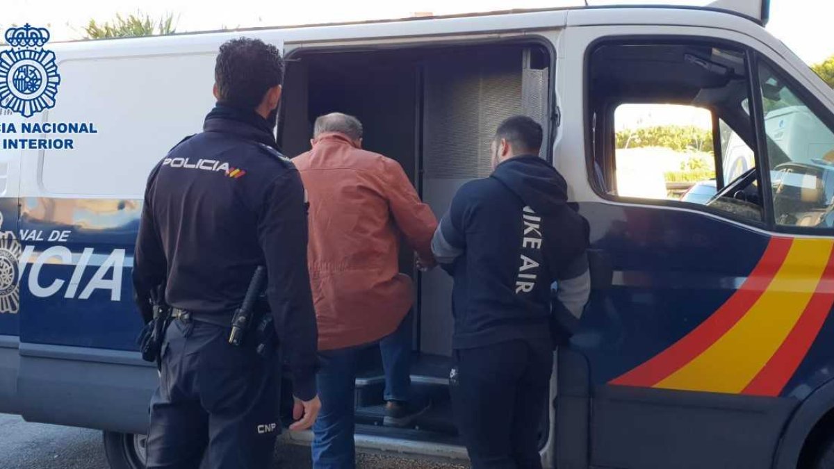 El detenido tiene 68 años de edad.