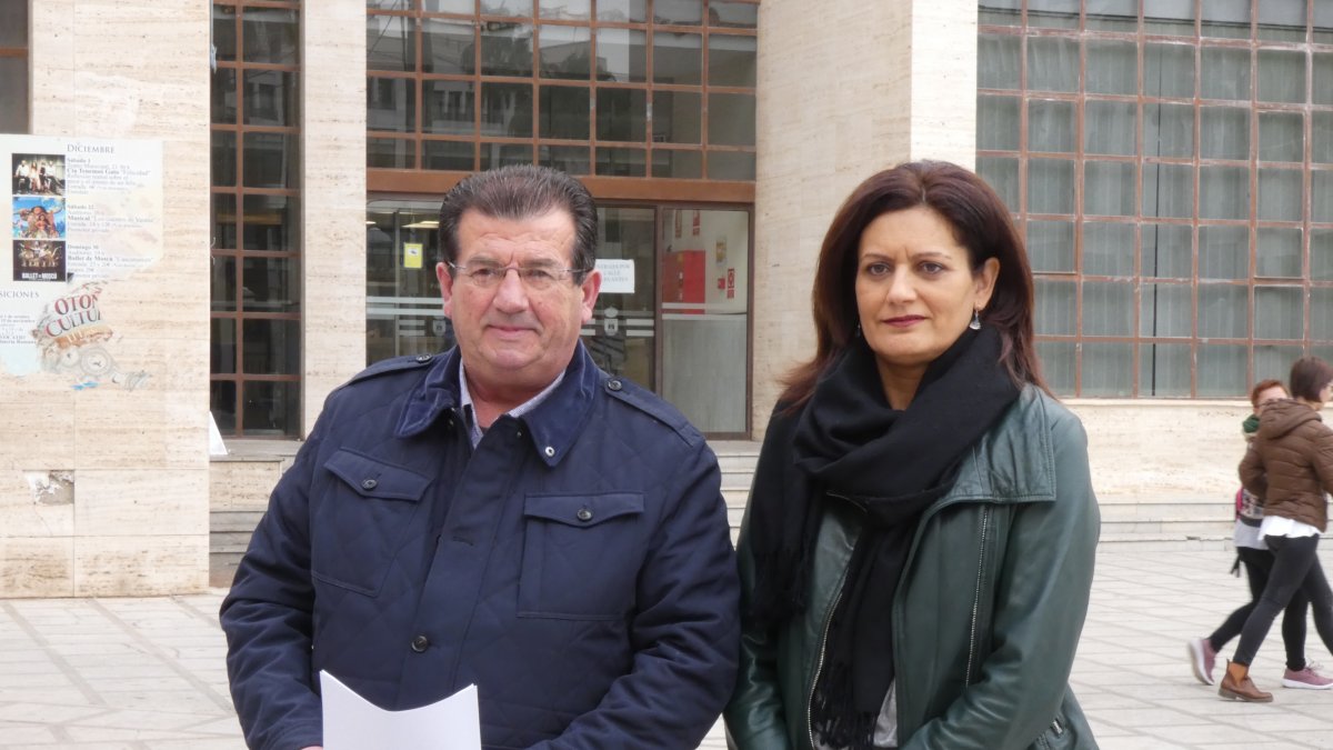 José Miguel Alarcón y María del Mar Suero, concejales del PSOE de El Ejido.