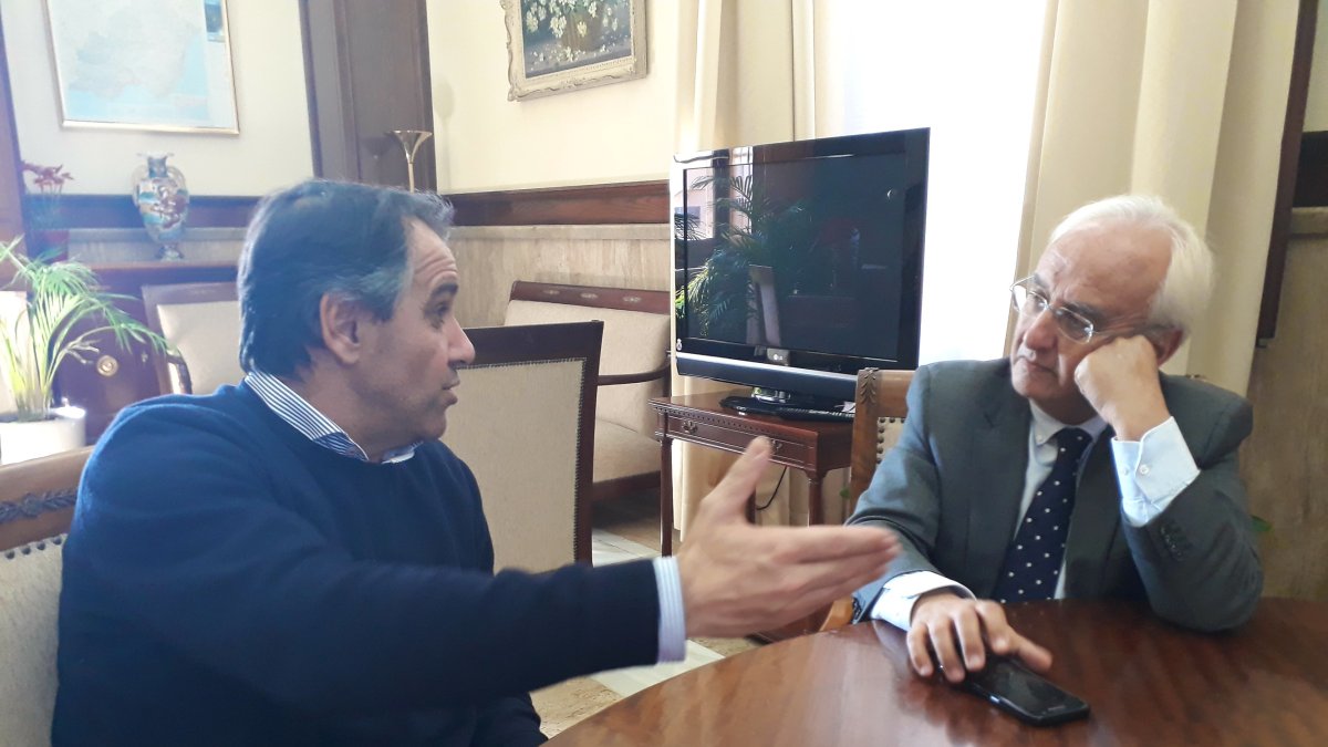 Juan José Segura y Manuel de la Fuente durante su reunión