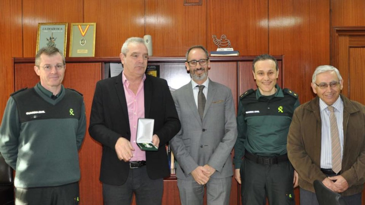 Arturo Prieto, Pablo Almarza, Luis Reche, Pedro Herrera y Manuel Portero en la Comandancia de Almería