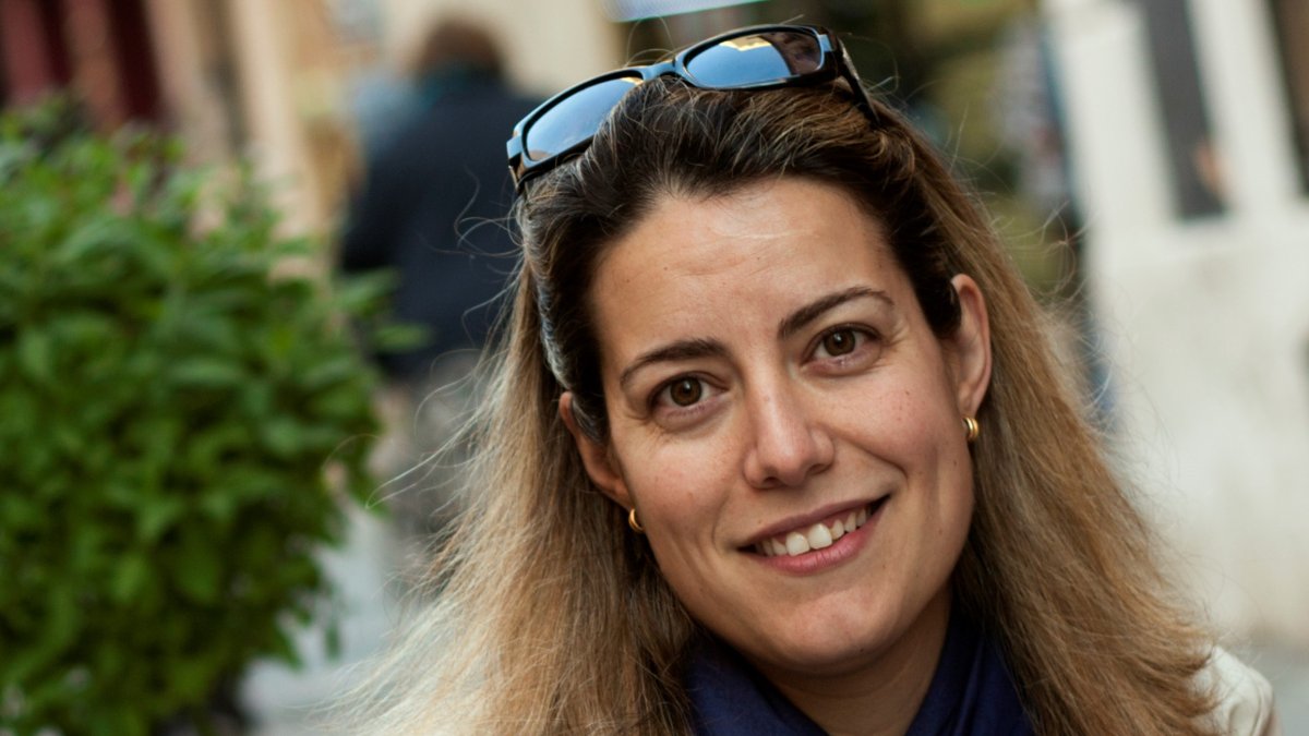 La enóloga Lola Capel  apuesta por conocer el producto almeriense para poder ofrecerlo.