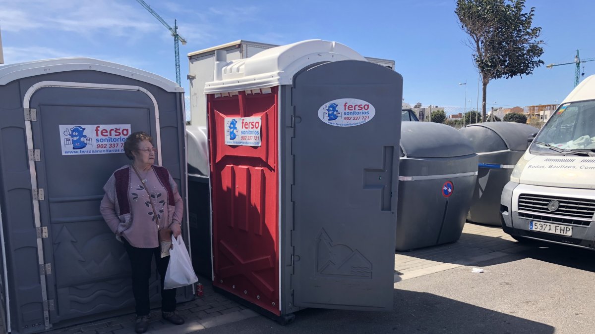 Aseos en el mercadillo de los sábados.