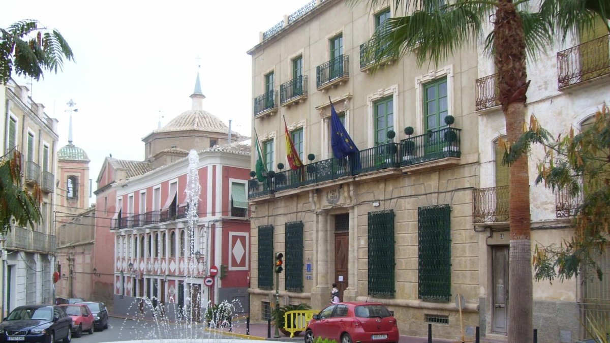 Plaza del Ayuntamiento de Cuevas del Almanzora en una imagen de archivo.
