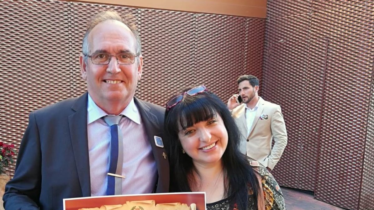 Amills, con su esposa y psicóloga de la asociación, Patricia Cabrera.