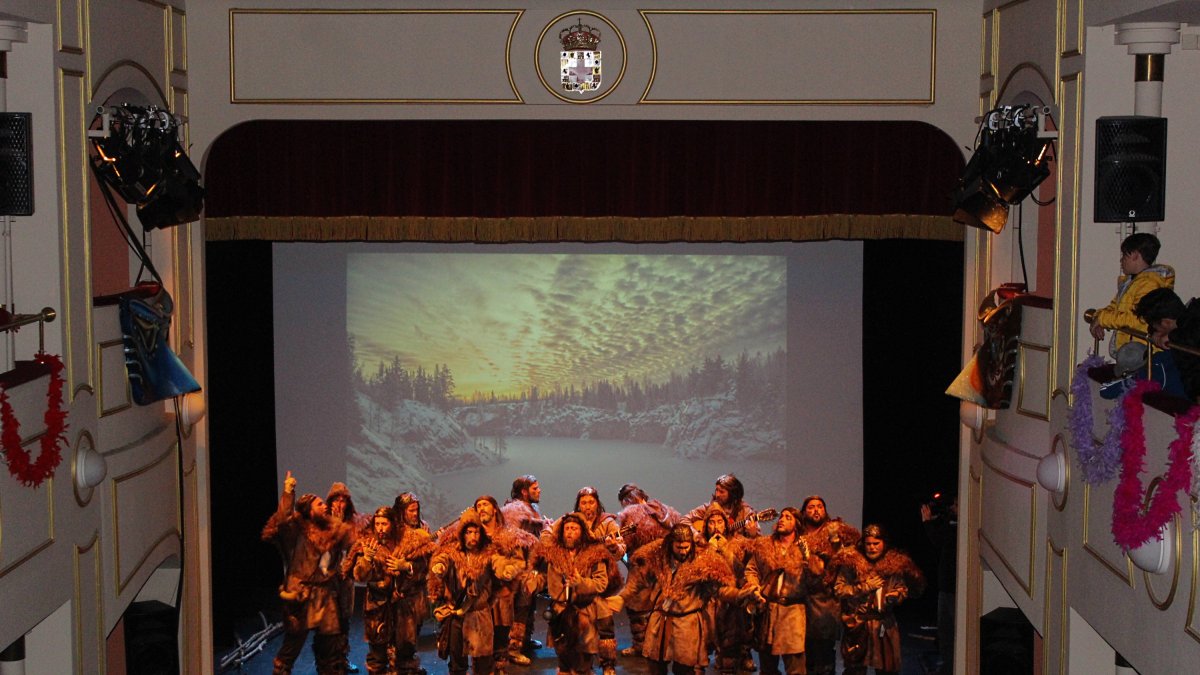 La comparsa El Renacido recibió la más larga ovación del público de todas las semifinales.