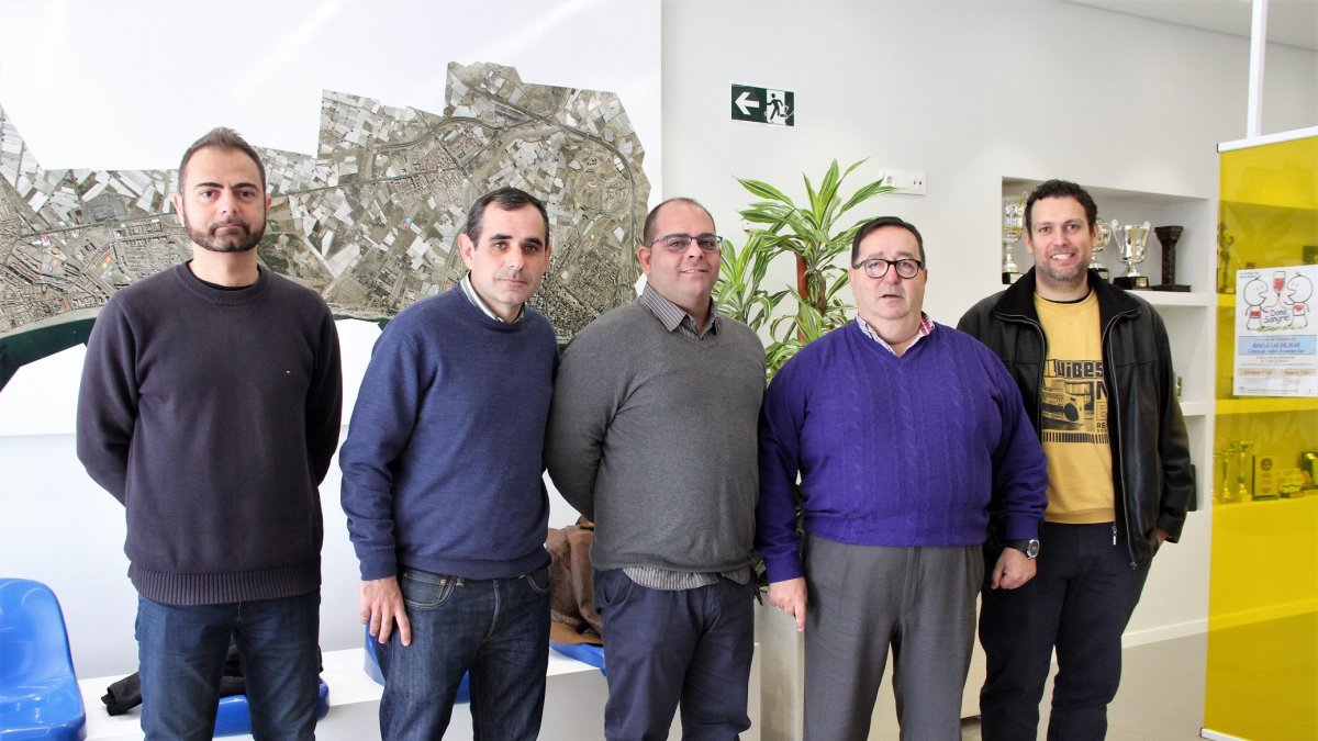 La nueva junta direcitva del Club Ajedrez Roquetas se reunió con José Juan Rubí.