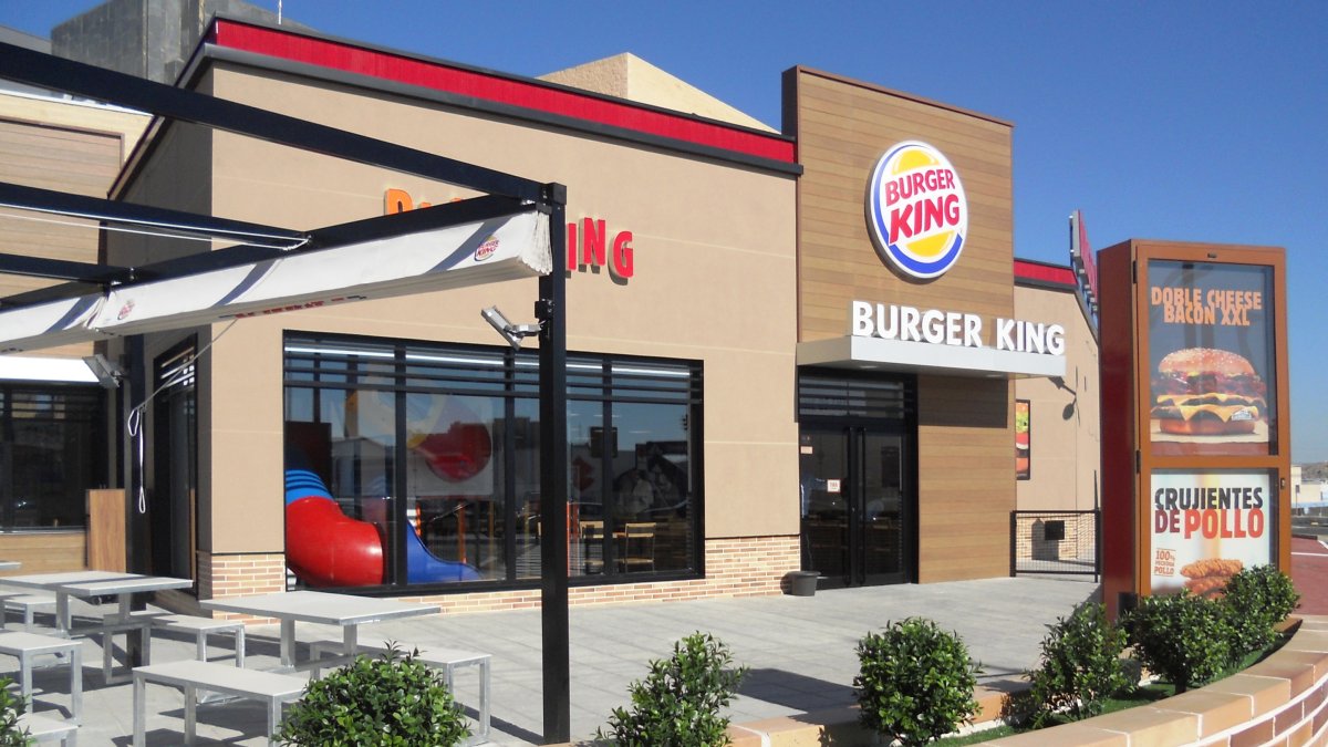 Edificio del Burger King de Huércal de Almería.