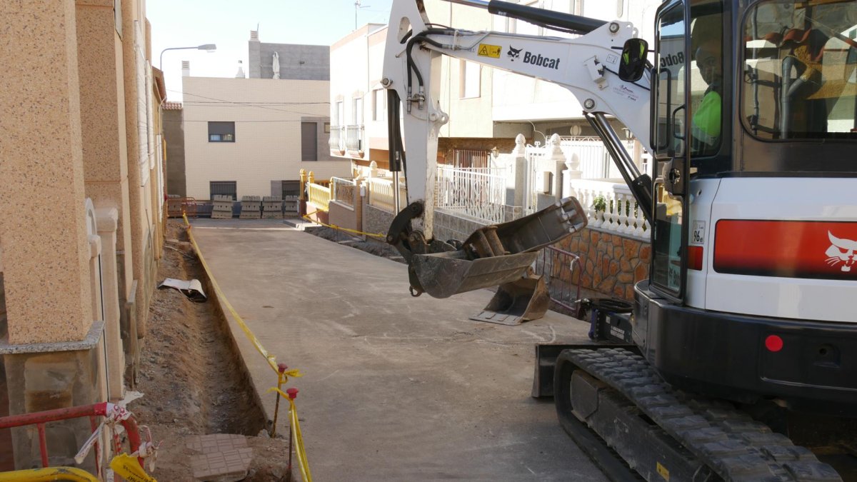 Estado de las obras en marcha en una de la calles.