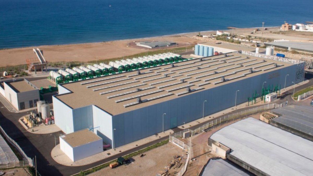 La desaladora del Campo de Dalías comenzó a distribuir agua en 2015.